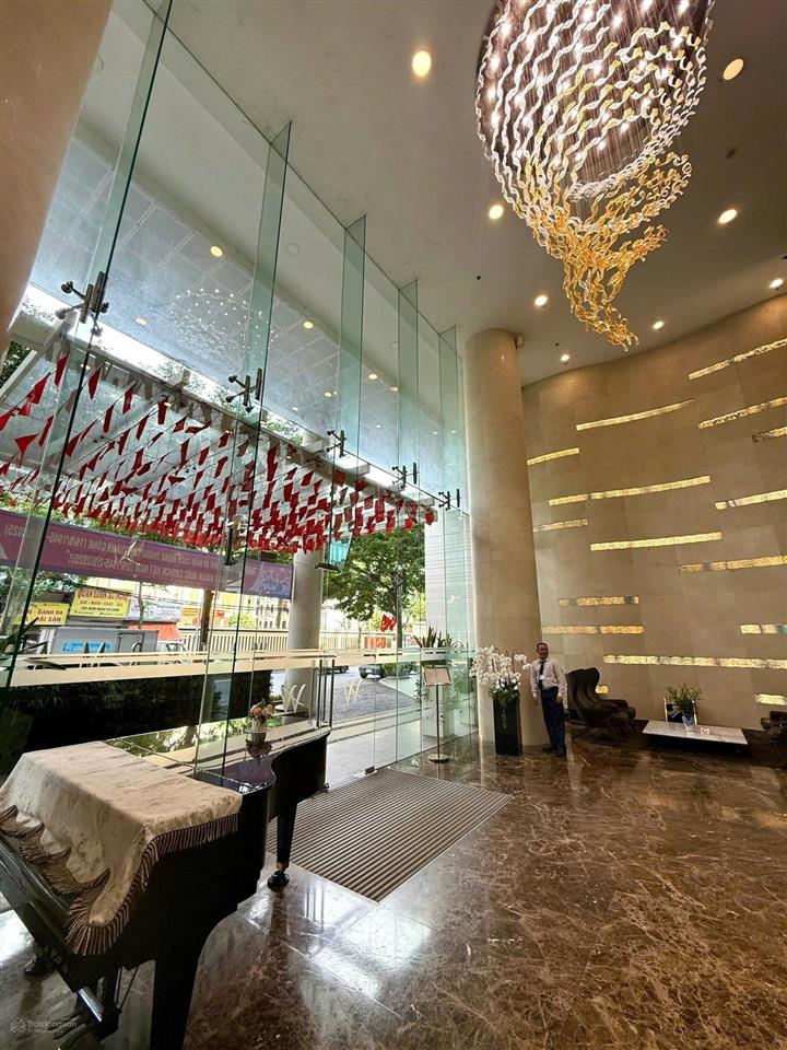 Vợ chồng tôi cần bán căn góc 3pn 135m² tòa watermark tây hồ, view hồ, giá 16 tỷ.  0936 242 ***
