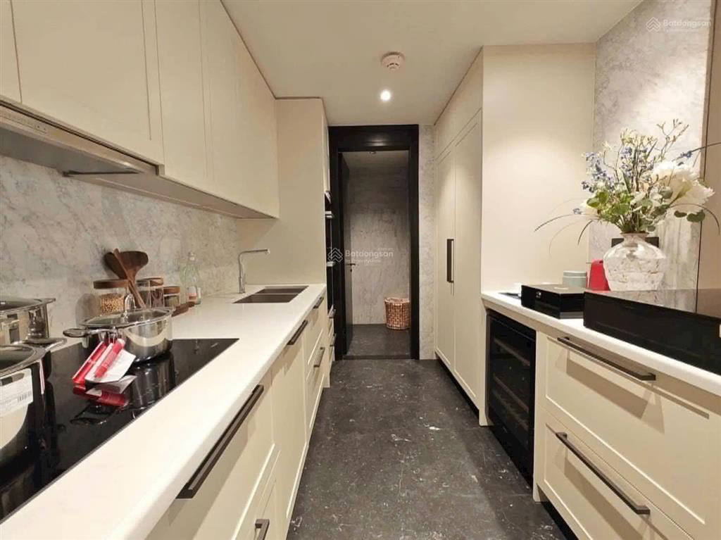 Chính chủ cần bán căn 3pn, góc, sổ đỏ 82m2 tòa autumn, giá 8,5 tỷ.  0936 242 ***