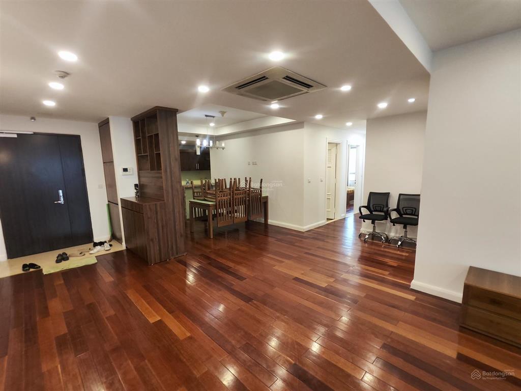 Tôi cần cho thuê căn 3pn 120m2 view hồ, đủ nội thất, cho thuê lâu dài giá 27tr/th.  0936 242 ***