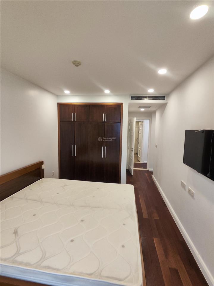Tôi cần cho thuê căn 3pn 120m2 view hồ, đủ nội thất, cho thuê lâu dài giá 27tr/th.  0936 242 ***