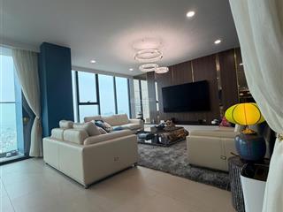 Gia đình cần bán căn 3pn 136m tòa the nine,căn góc ,giá 15 tỷ ,có slot xe. 0936 242 ***