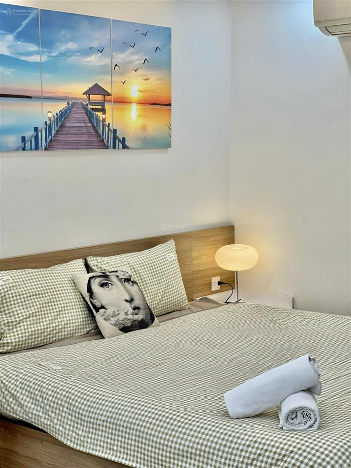 Gia đình cần bán căn 4pn 180m2 tòa lancaster, căn góc view hồ, giá 24 tỷ.  0936 242 ***