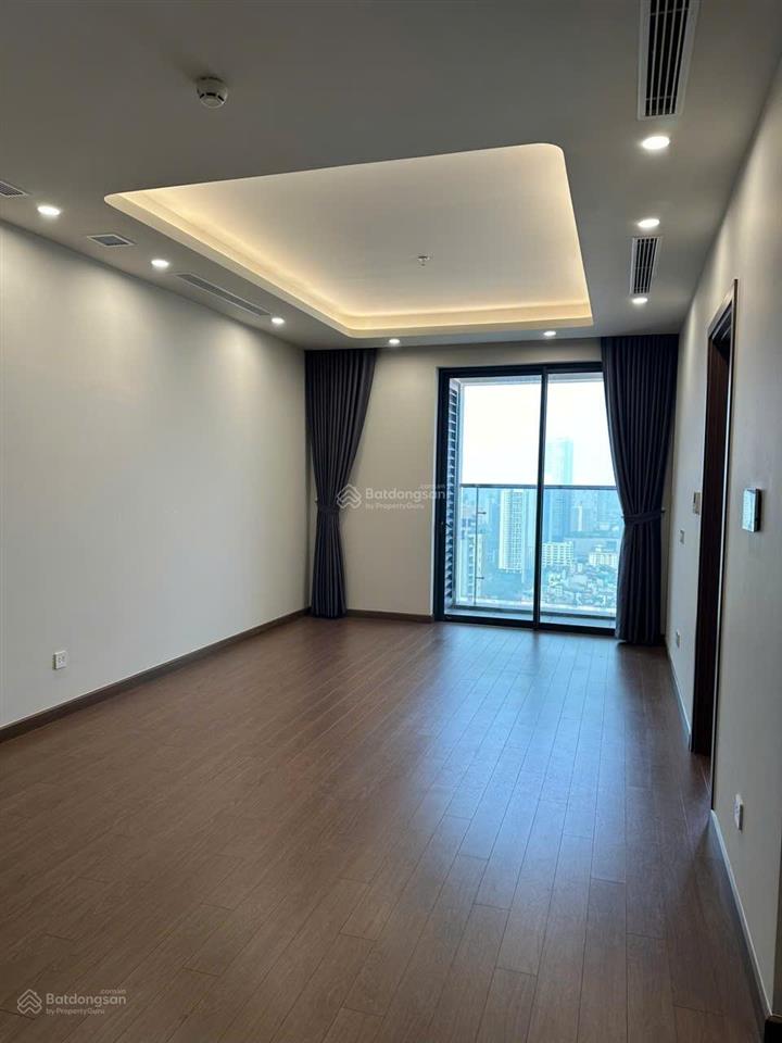 Gia đình cần bán căn 3pn 136m2 góc tòa sky park, sổ lâu dài, giá bán 12 tỷ.  0936 242 ***
