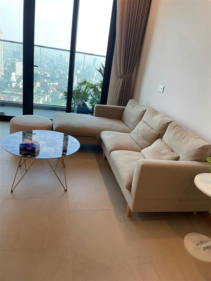 Gia đình cần bán căn 3pn 136m2 góc tòa sky park, sổ lâu dài, giá bán 12 tỷ.  0936 242 ***