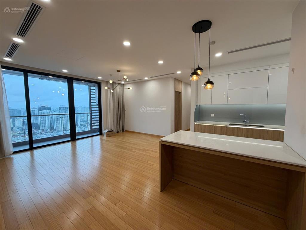 Gia đình cần bán căn 3pn 170m2 tòa brg diamond, sổ đỏ, giá 19 tỷ.  0936 242 ***