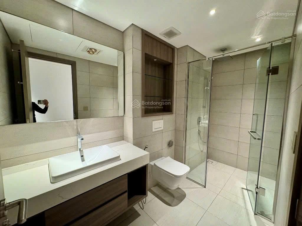 Gia đình cần bán căn 2pn góc 135m vincom ,sổ đỏ,giá 26 tỷ. 093623001