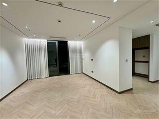 Gia đình cần bán căn 2pn góc 135m vincom ,sổ đỏ,giá 26 tỷ. 093623001