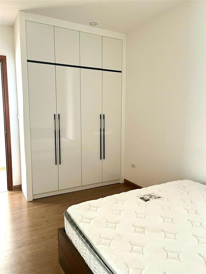 Tôi cần bán căn góc 3pn 136 m2 tòa riverside garden, sổ lâu dài, giá 12 tỷ.  0936 242 ***
