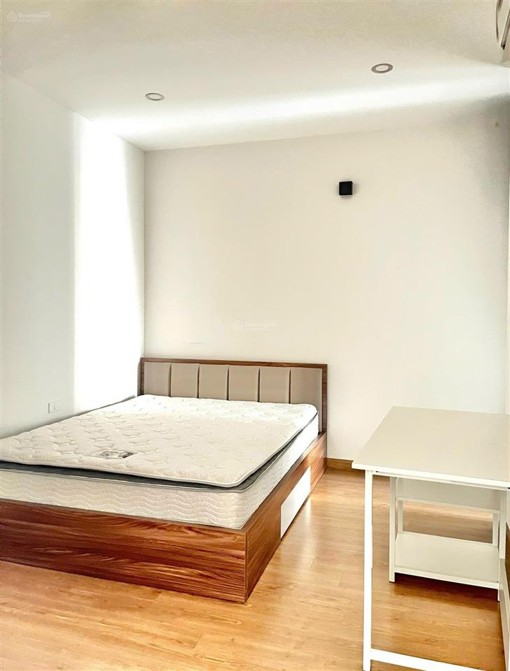 Tôi cần bán căn góc 3pn 136 m2 tòa riverside garden, sổ lâu dài, giá 12 tỷ.  0936 242 ***