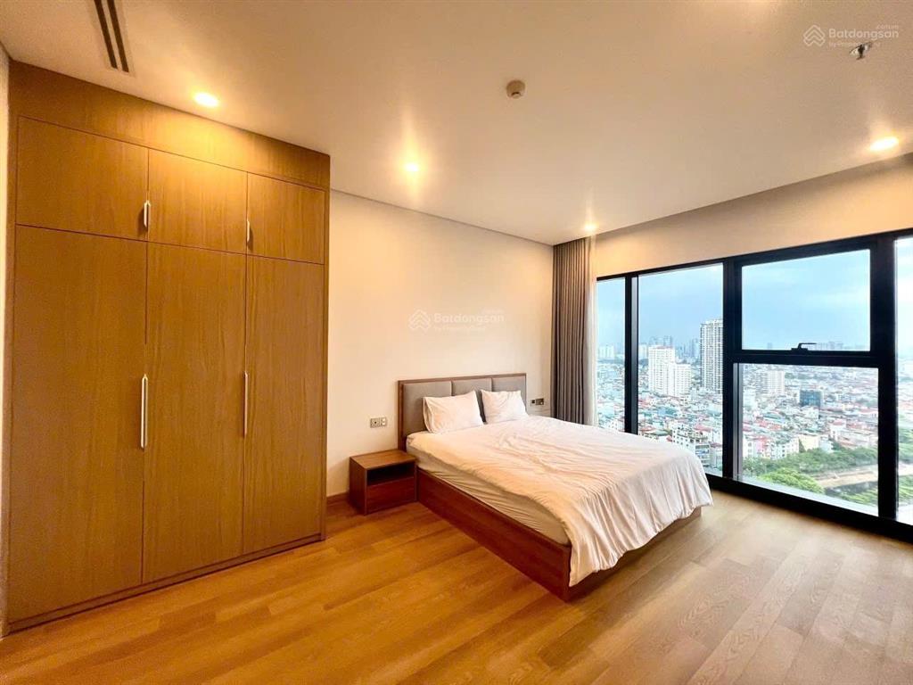 Gia đình cần bán căn 3pn góc, view đẹp tòa mandarin ,dt 178m ,giá 20 tỷ. 0936 242 ***