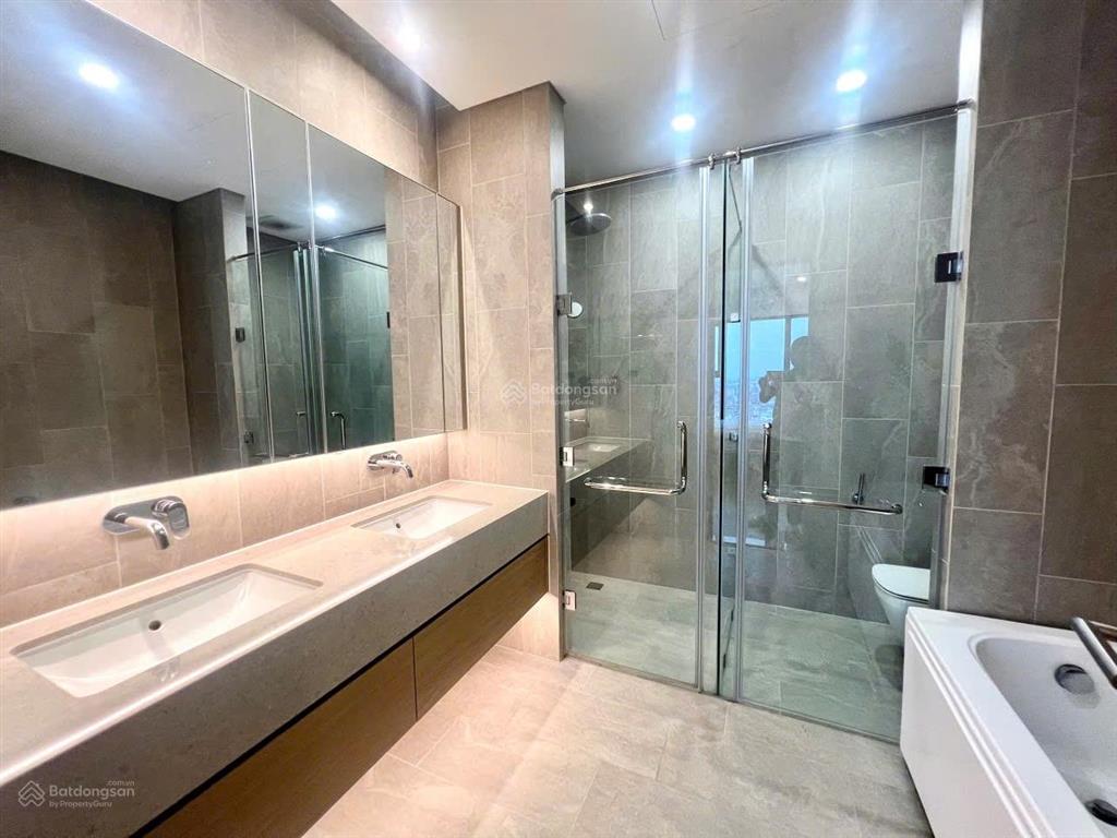 Gia đình cần bán căn 3pn góc, view đẹp tòa mandarin ,dt 178m ,giá 20 tỷ. 0936 242 ***