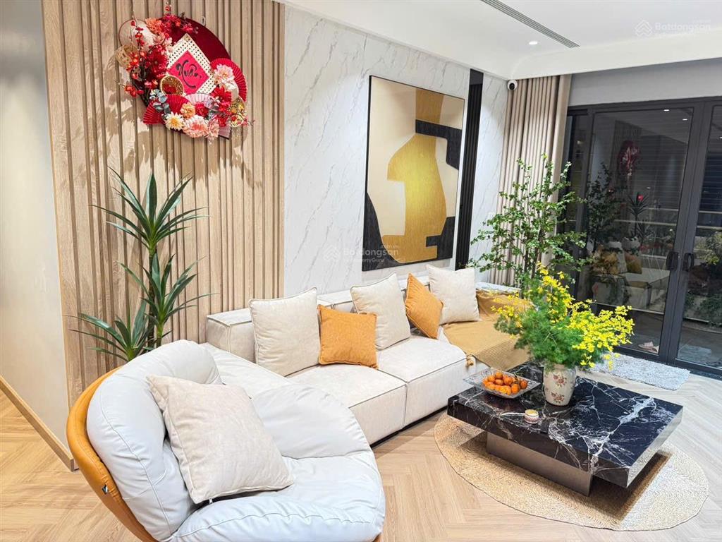 Gia đình cần bán căn 2pn 70m2 góc, tòa gloria nguyên hồng, giá bán 9 tỷ.  0936 242 ***