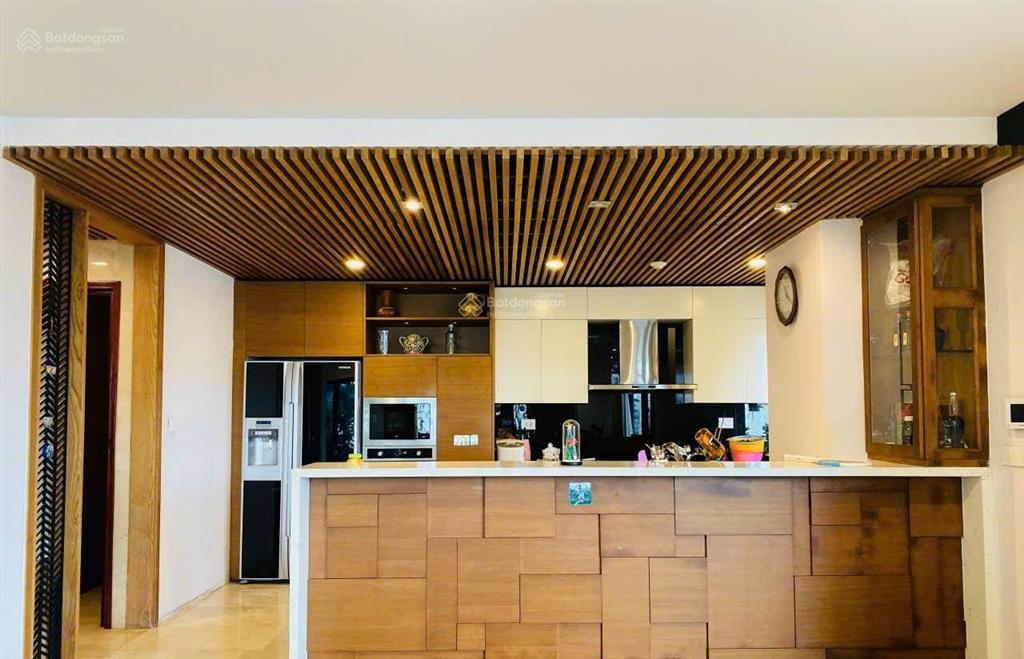 Gia đình tôi cần bán căn 4pn tầng cao 186m tòa hapulico ,sổ đỏ ,giá đầy đủ là 18 tỷ. 0936 242 ***