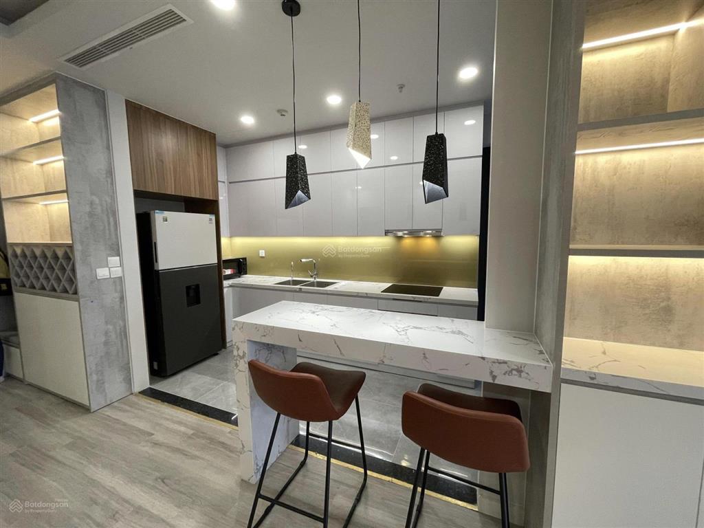 Vợ chồng tôi cần bán căn 2pn 62m2 , tòa diamond park, giá 9 tỷ.  0936 242 ***