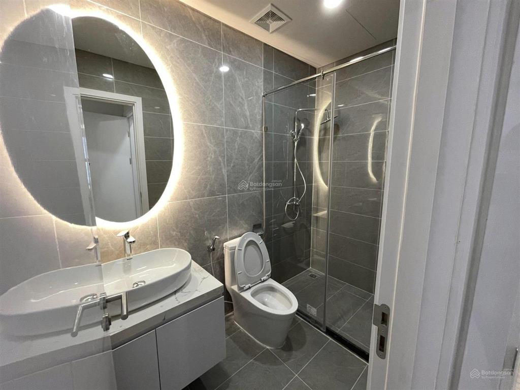 Vợ chồng tôi cần bán căn 2pn 62m2 , tòa diamond park, giá 9 tỷ.  0936 242 ***