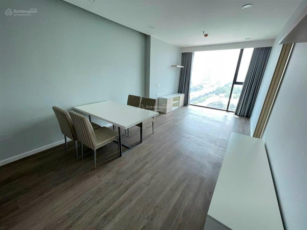 Gia đình cần bán căn 4pn 165m2 tòa artemis , sổ lâu dài,slot xe ,giá 16,5 tỷ.miễn trung gian