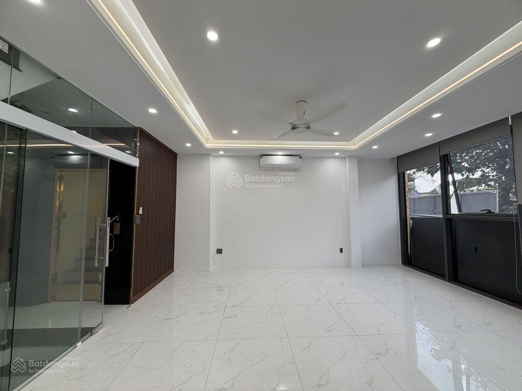 Mặt đường quang trung, hà đông 15 tỷ 50 m2, 7 tầng thang máy