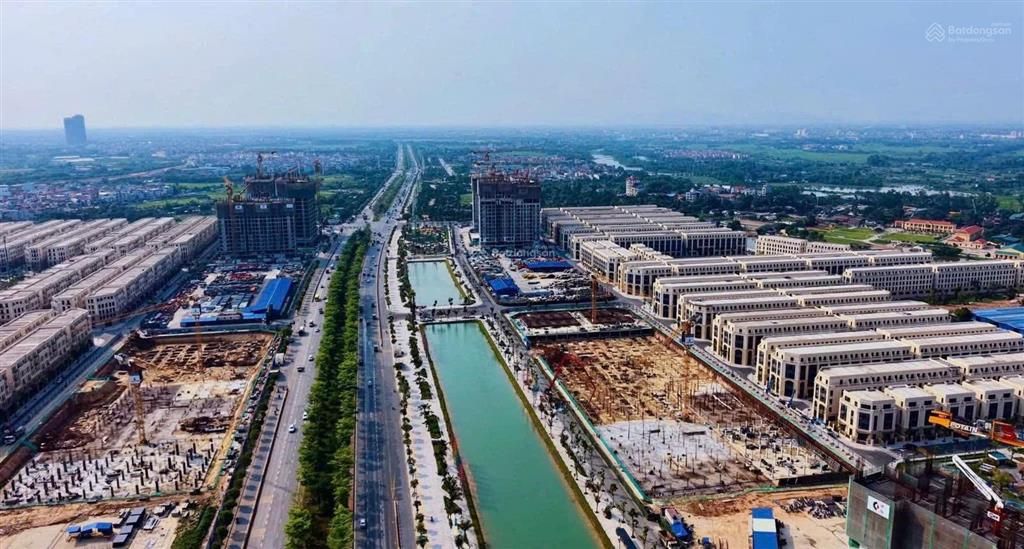 Đáng mua nhất  11,x tỷ shop mặt đường lớn, đối diện chung cư