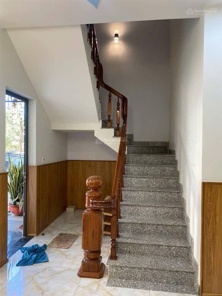 Bán gấp biệt thự trần anh,view sông đã hoàn hiện,112m2.giá 3tỷ8. sổ hoàn công, trung tâm bến lức.