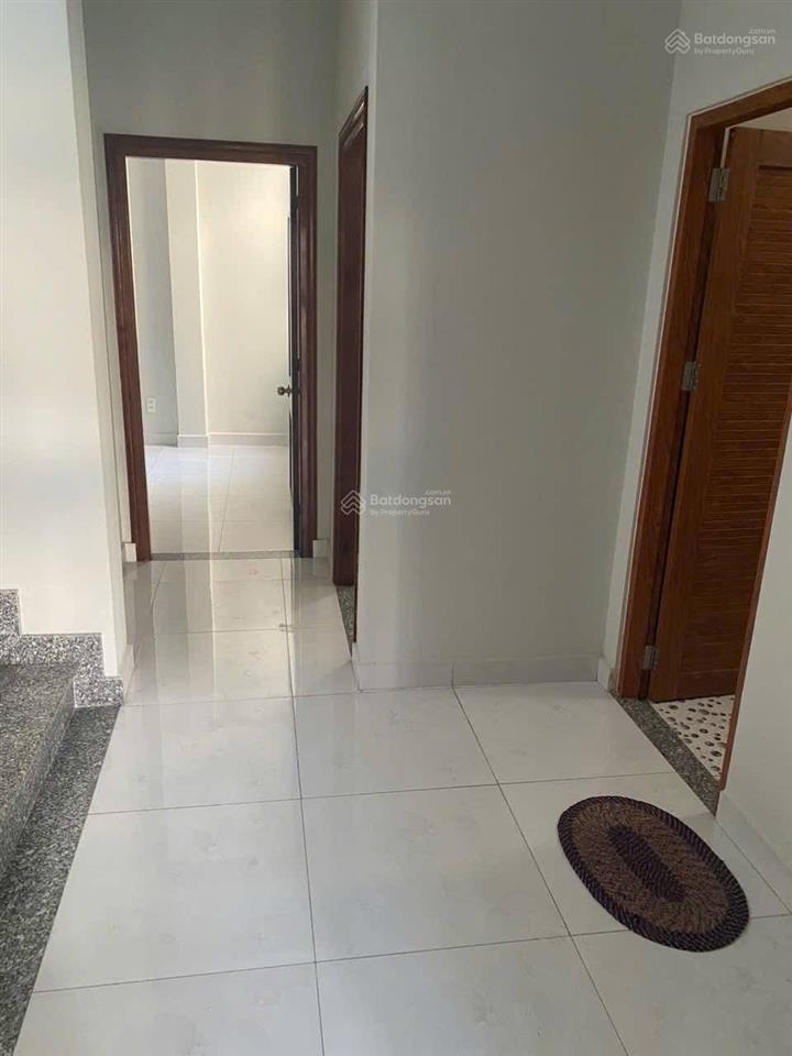 Bán gấp biệt thự trần anh,view sông đã hoàn hiện,112m2.giá 3tỷ8. sổ hoàn công, trung tâm bến lức.