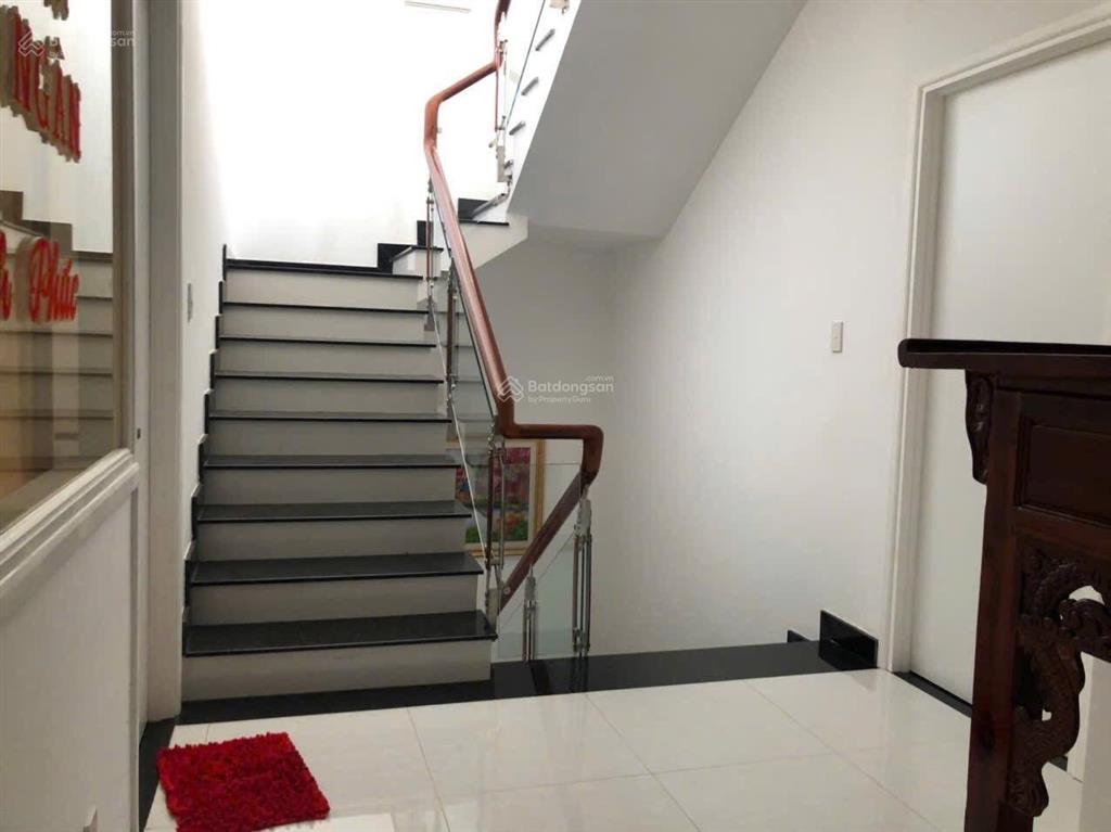 Cho thuê biệt thự view sông, 120m2. đầy đủ nội thất, giá chỉ 10triệu/tháng. ở trần anh riveside