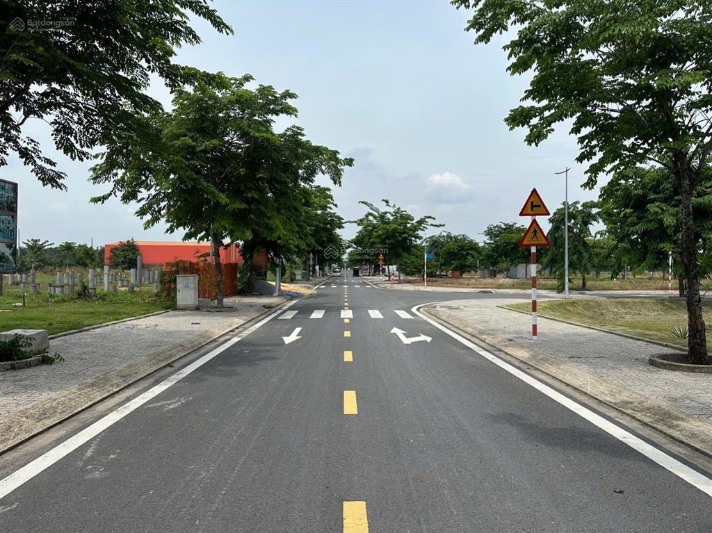 Cần bán lô đối diện chung cư ngọc long. giá 1 tỷ 4. gần các tiện ích, tiềm năng sinh lời cao