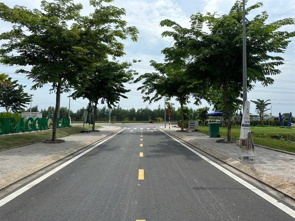 Cần bán lô đối diện chung cư ngọc long. giá 1 tỷ 4. gần các tiện ích, tiềm năng sinh lời cao