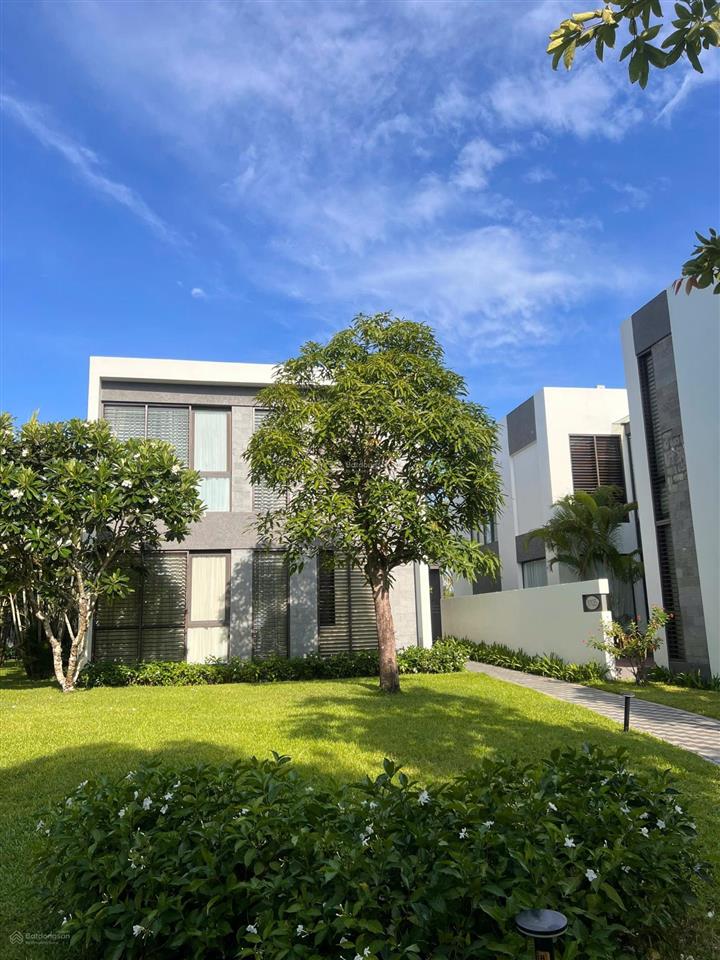 Bán cắt lỗ căn biệt thự vinpearl view biển, rất gần biển giá chỉ 10,5 tỷ.  0933 999 ***