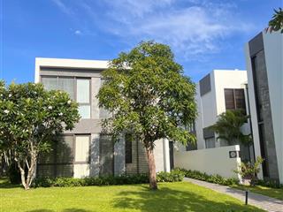 Bán cắt lỗ căn biệt thự vinpearl view biển, rất gần biển giá chỉ 10 tỷ.  0933 999 ***.