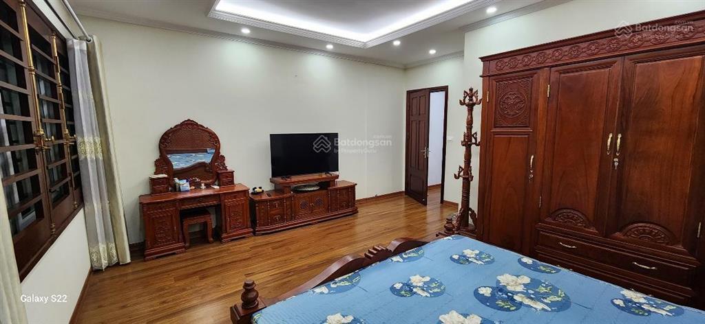 Bán nhà riêng hoàng quốc việt 56m2, phân lô ô tô tránh, kinh doanh, full nội thất ở ngay
