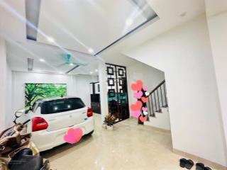 Bán nhà đẹp xuân la  tây hồ. 5 tầng lô góc. gara ô tô. chỉ hơn 11 tỷ.