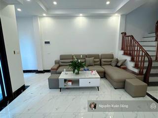 Thang máy  oto đỗ cổng thoáng mát  nhà mới