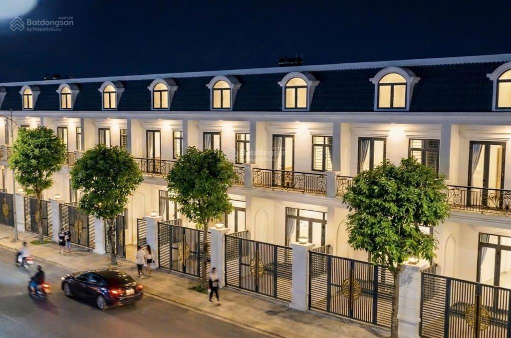 Bán nhà 3 tầng hoàn thiện thô, sổ sẵn cổng kcn, giá chỉ 1.9 tỷ ngân hàng hỗ trợ 70% cho thuê tốt