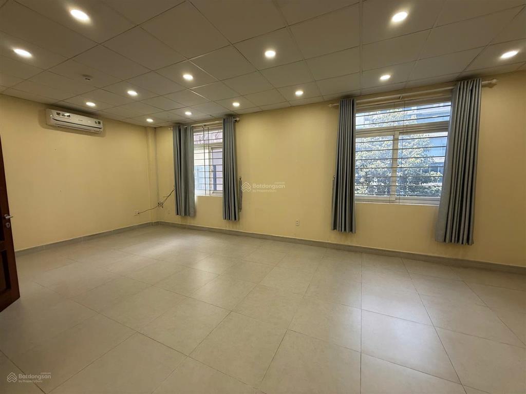 Cho thuê tòa nhà vp mặt tiền trương văn bang, 1 hầm, 1 trệt 1 lửng, 5 lầu 1200m sàn, giá chỉ 220 tr