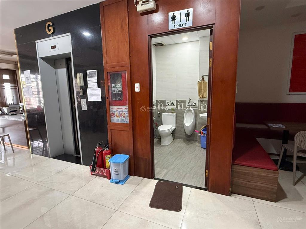 Cho thuê tòa nhà vp mặt tiền trương văn bang, 1 hầm, 1 trệt 1 lửng, 5 lầu 1200m sàn, giá chỉ 220 tr