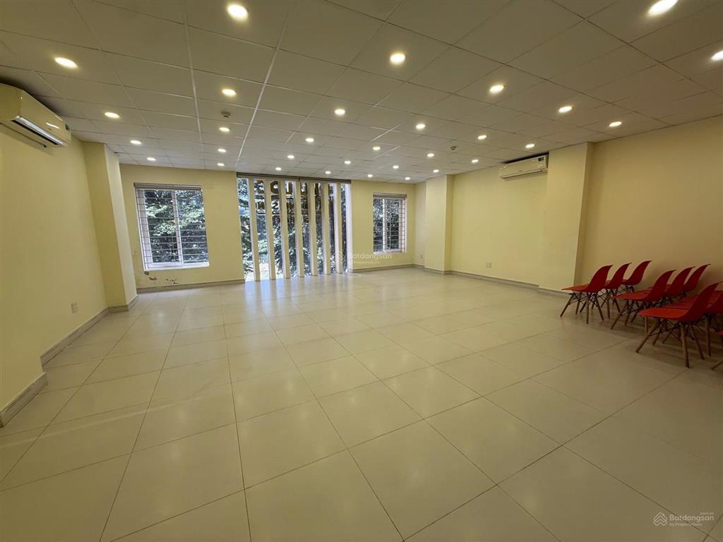 Cho thuê tòa nhà vp mặt tiền trương văn bang, 1 hầm, 1 trệt 1 lửng, 5 lầu 1200m sàn, giá chỉ 220 tr