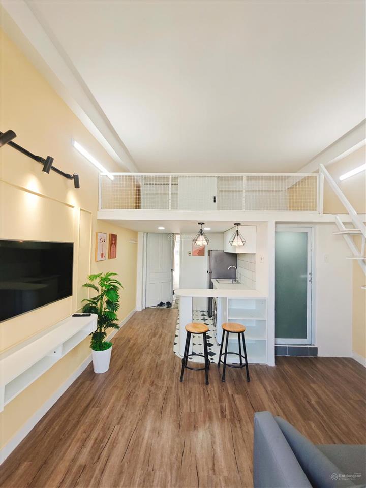 Căn hộ có gác, cửa sổ lớn, máy giặt riêng, 40m2, gần chợ bà chiễu, phan xích long giáp q1 phú nhuận
