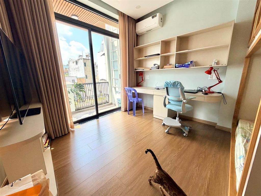 Bán nhà hẻm ô tô 3 tầngdiện tích 42mđinh tiên hoàng, bình thạnh