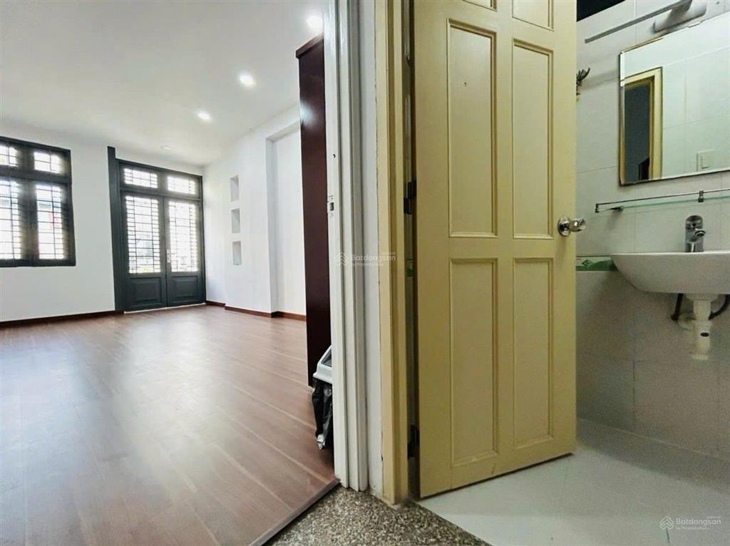 Nhà bán lê văn sỹphú nhuận5 tầng btct  30m2