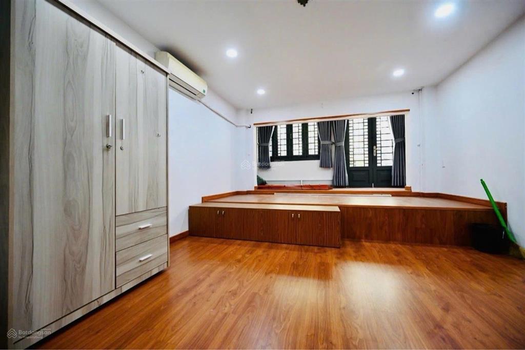 Nhà bán lê văn sỹphú nhuận5 tầng btct  30m2
