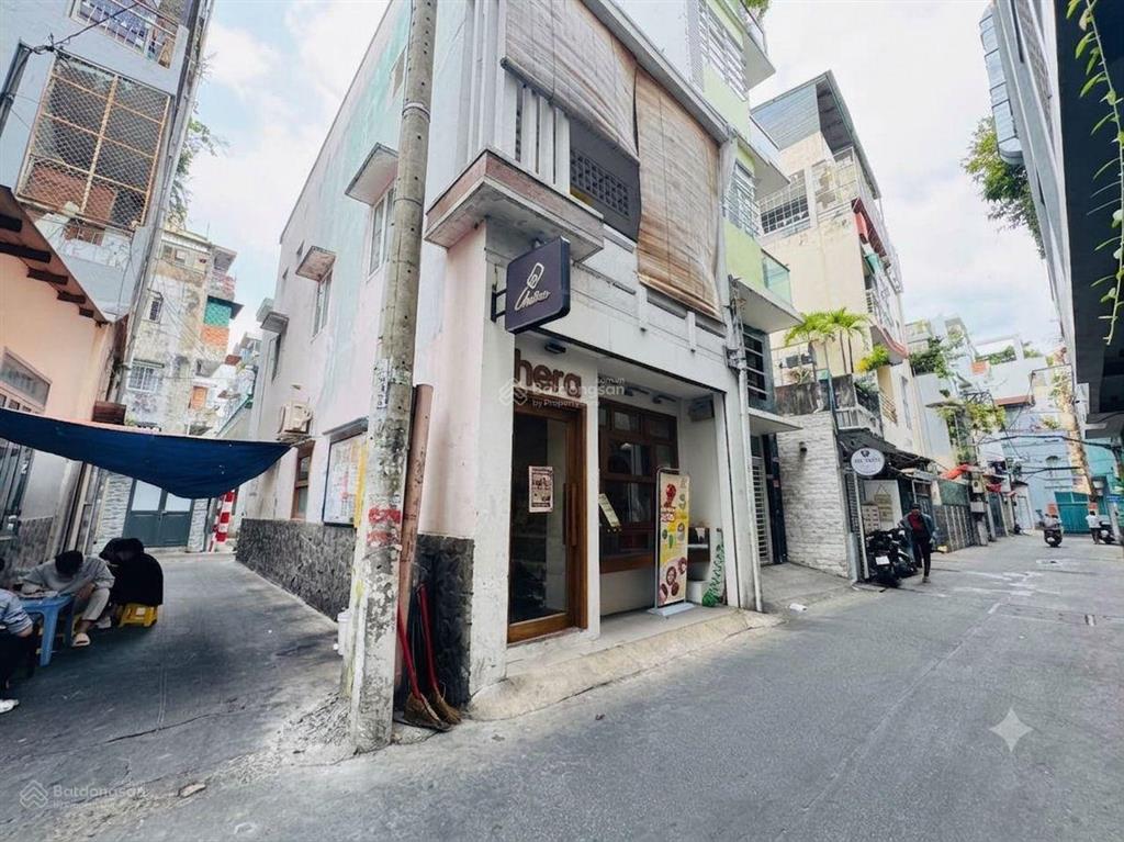 Nhà căn góc 3 mặt tiền  xe tải thông  phan đình phùng  cầu kiệu  54m²  3 tầng
