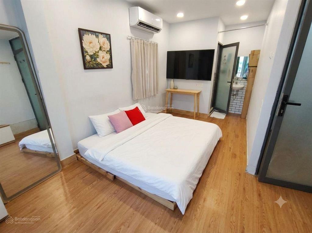 Ngay mặt tiền kinh doanh  ngô đức kế  bình thạnh  2 tầng  24m2