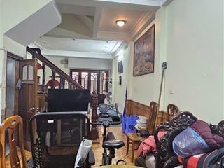 Chủ bán gấp nhà lô góc ngõ ôtô 30m ra phố cầu giấy 65m2, 5 tầng, mt 4,5m. giá 23,5 tỷ sổ phân lô