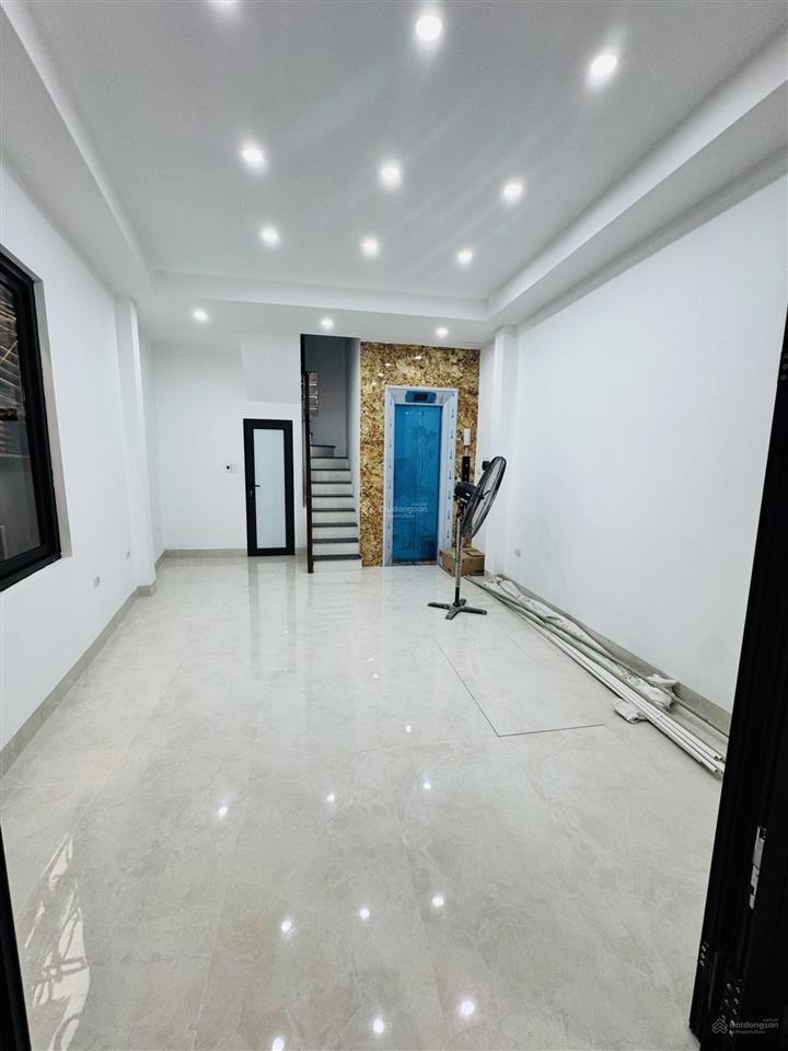 Nhà mới  40m2  6 tầng 1 tum  thang máy 6 điểm dừng  11 tỷ  lô góc 3 mặt thoáng  tt cầu giấy