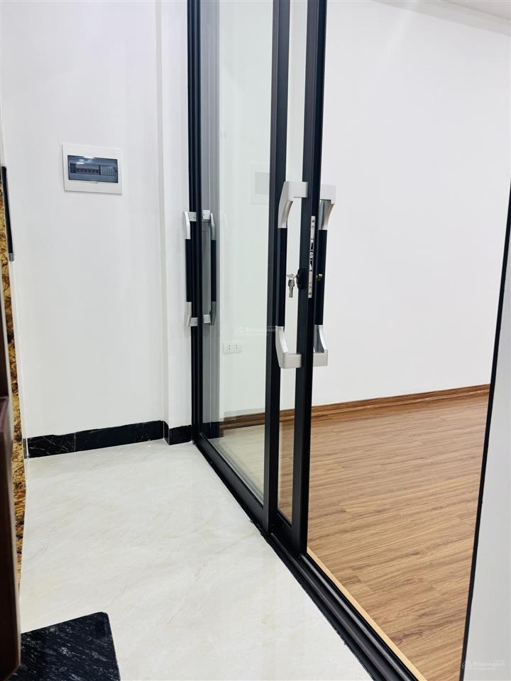 Nhà mới  40m2  6 tầng 1 tum  thang máy 6 điểm dừng  11 tỷ  lô góc 3 mặt thoáng  tt cầu giấy
