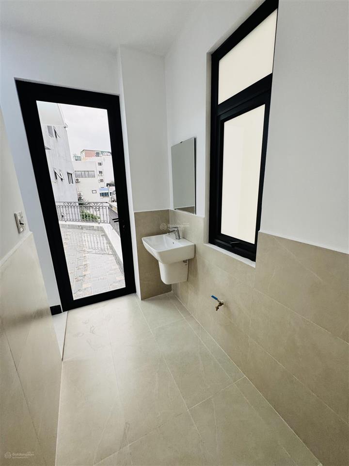 Nhà mới  40m2  6 tầng 1 tum  thang máy 6 điểm dừng  11 tỷ  lô góc 3 mặt thoáng  tt cầu giấy