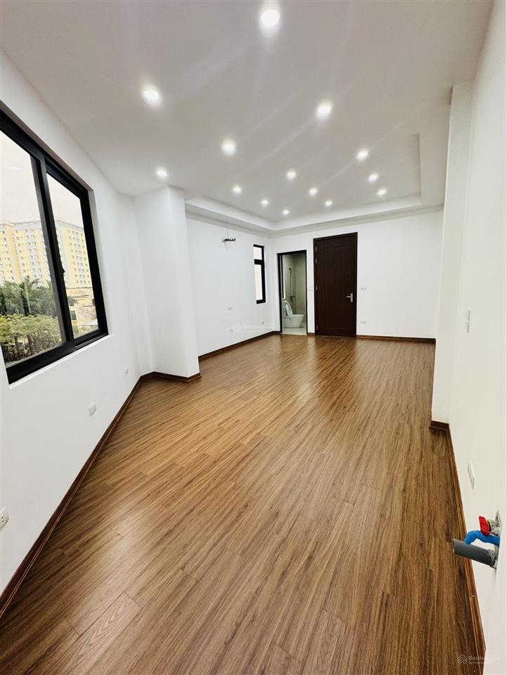 Nhà mới  40m2  6 tầng 1 tum  thang máy 6 điểm dừng  11 tỷ  lô góc 3 mặt thoáng  tt cầu giấy
