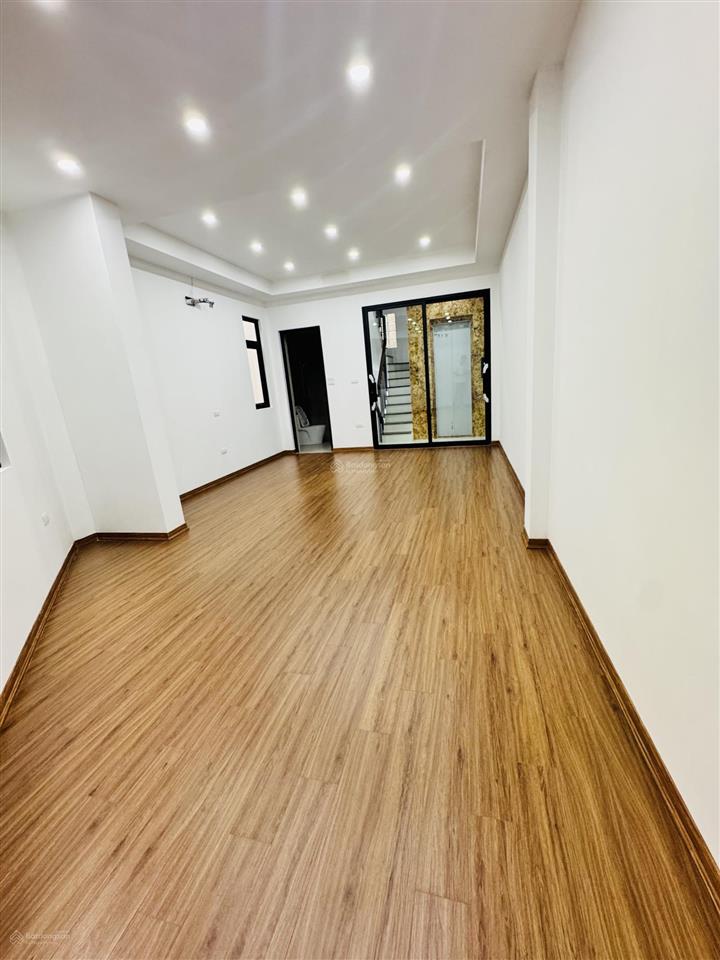 Nhà mới  40m2  6 tầng 1 tum  thang máy 6 điểm dừng  11 tỷ  lô góc 3 mặt thoáng  tt cầu giấy
