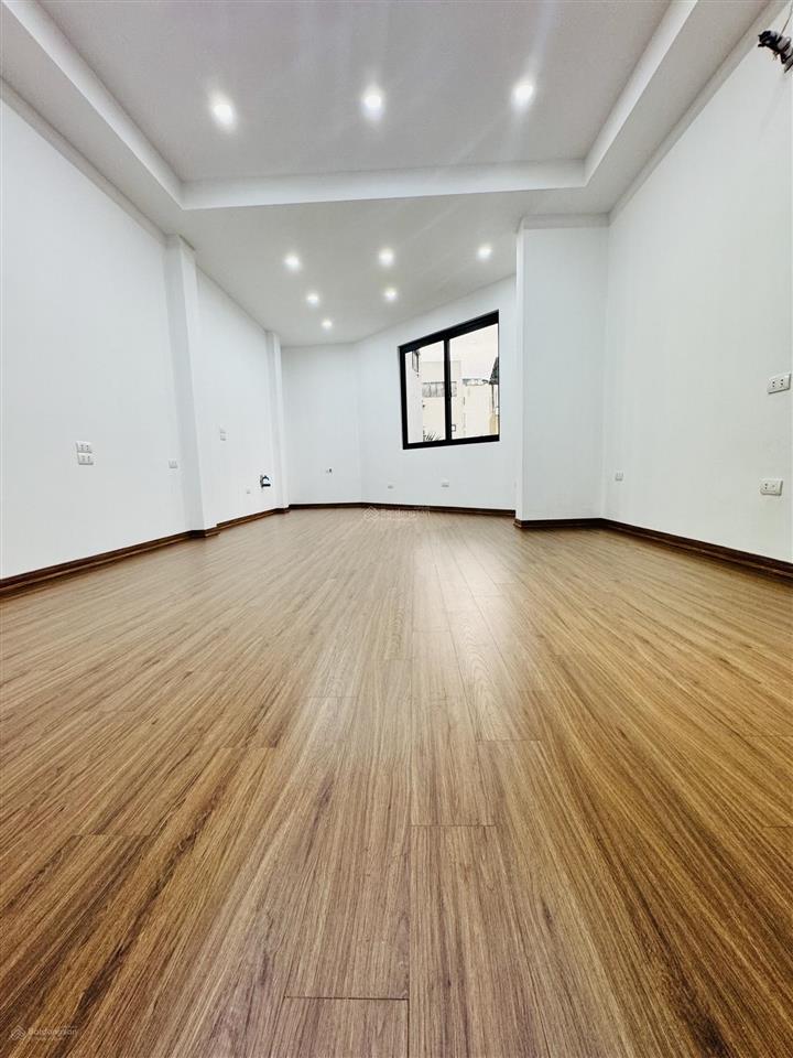 Nhà mới  40m2  6 tầng 1 tum  thang máy 6 điểm dừng  11 tỷ  lô góc 3 mặt thoáng  tt cầu giấy