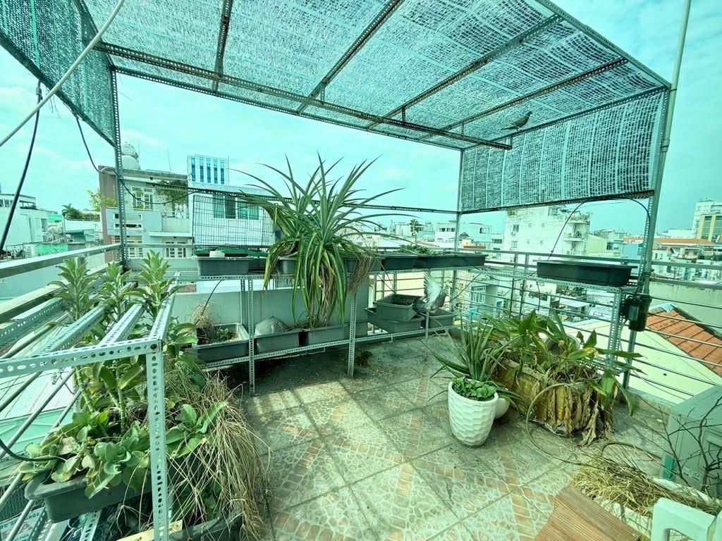 Vị trí: P4 Tân Bình, khu vực sầm uất, giao thương cực tốt.